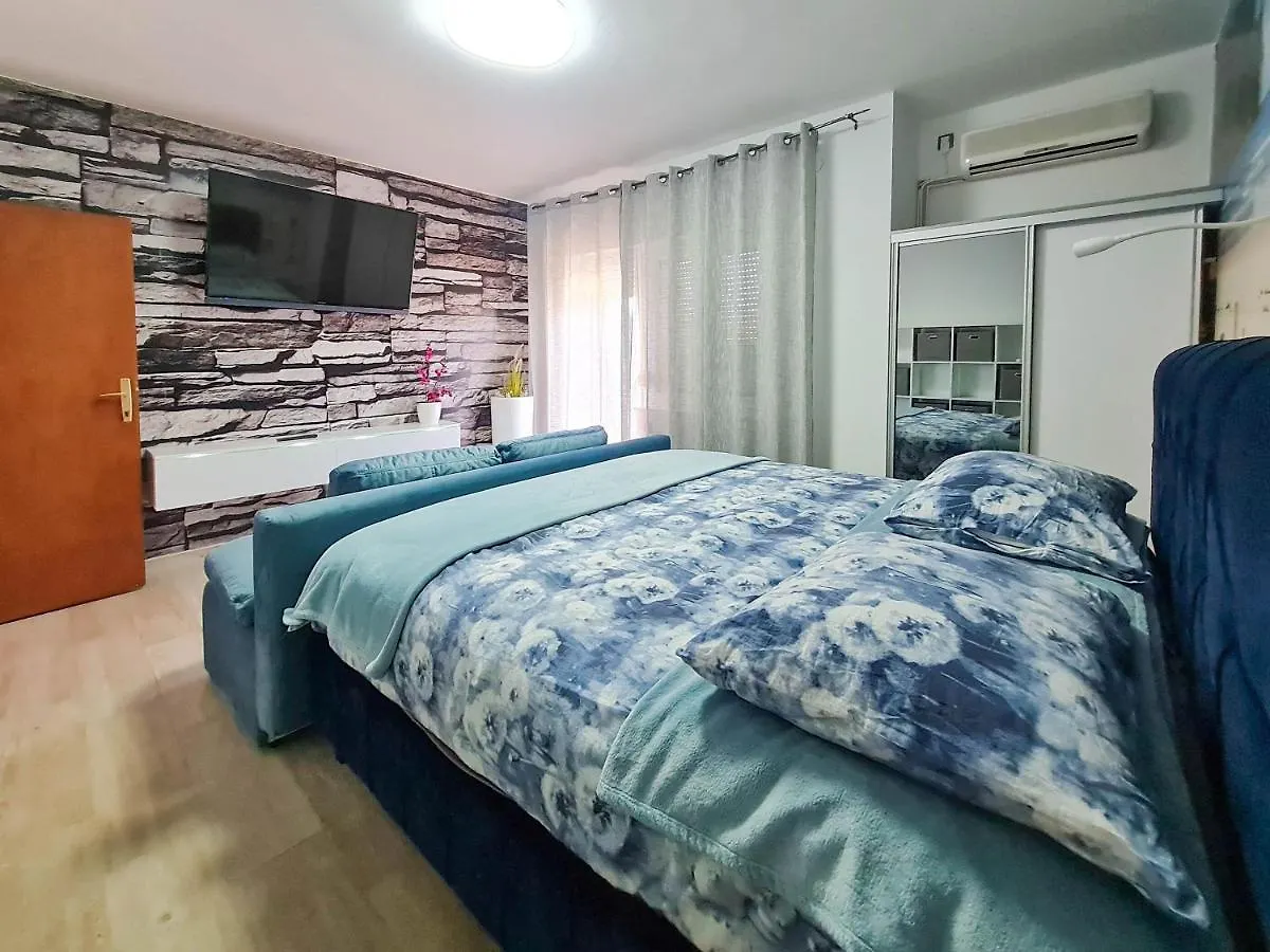Apartments Katica Selce